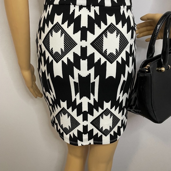White halter chiffon like top w black white ikat patterned fitted mini skirt! - Picture 13 of 14